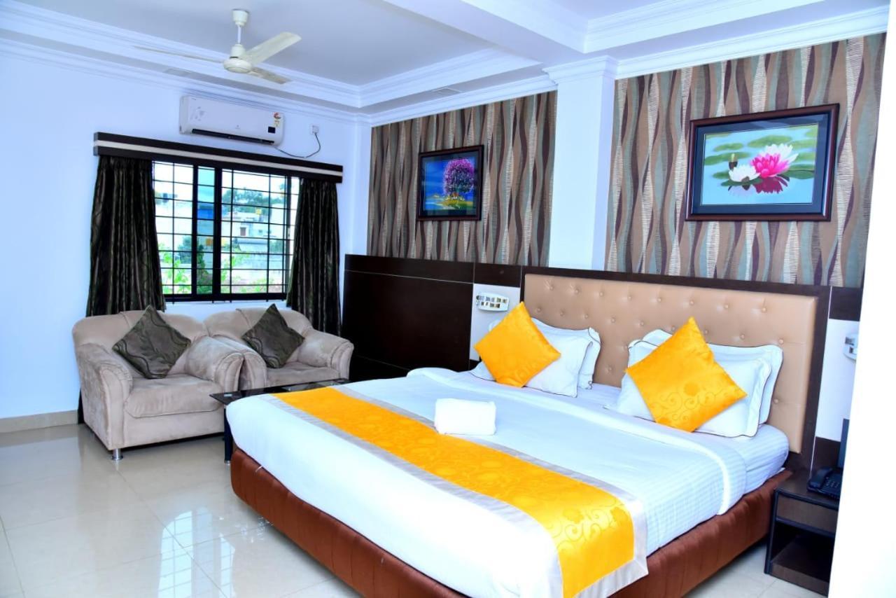 The Grand Krishna Luxury Hotel Chikmagalūr Exteriör bild